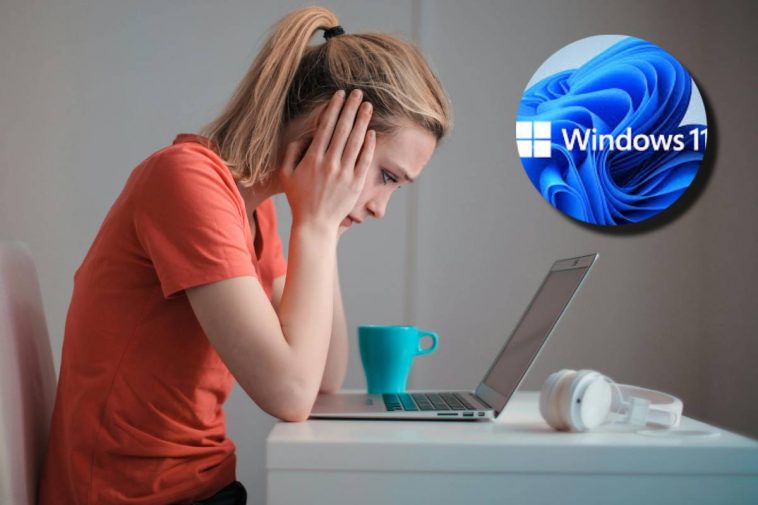 Una ragazza di fronte a un portatile e, in evidenza, il logo di Windows 11