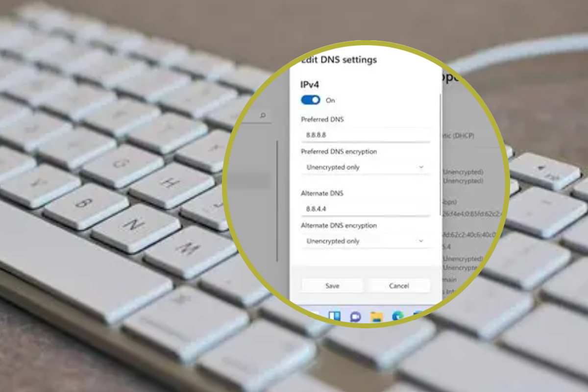 Una tastiera di pc e, in evidenza, il comando per attivare la DSN su Windows 11