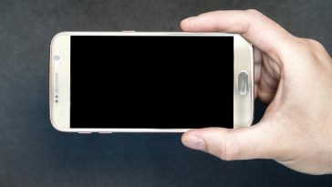 Un vecchio Galaxy in posizione orizzontale