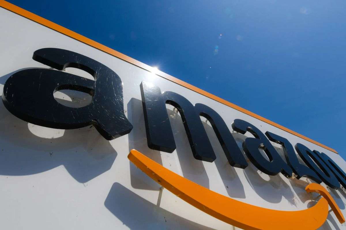 insgna "amazon" magazzino