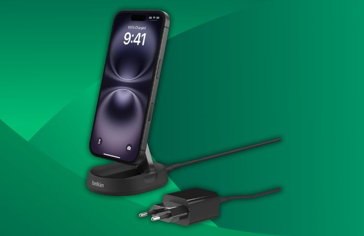 Belkin BoostCharge Pro su sfondo verde