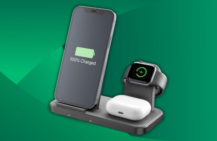 Cellularline Trio Wireless Charger su sfondo verde