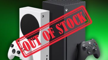xbox series s e series x affiancate su sfondo verde scuro con scritta out of stock