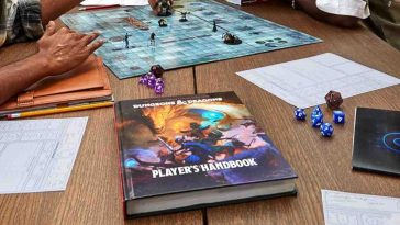 manuale giocatore su tavolo di legno, tabellone di gioco