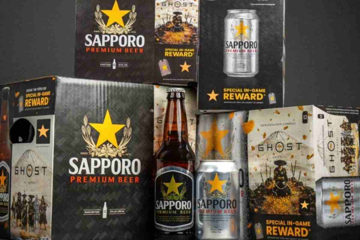 confezioni di birra sapporo con immagini di ghost of yotei