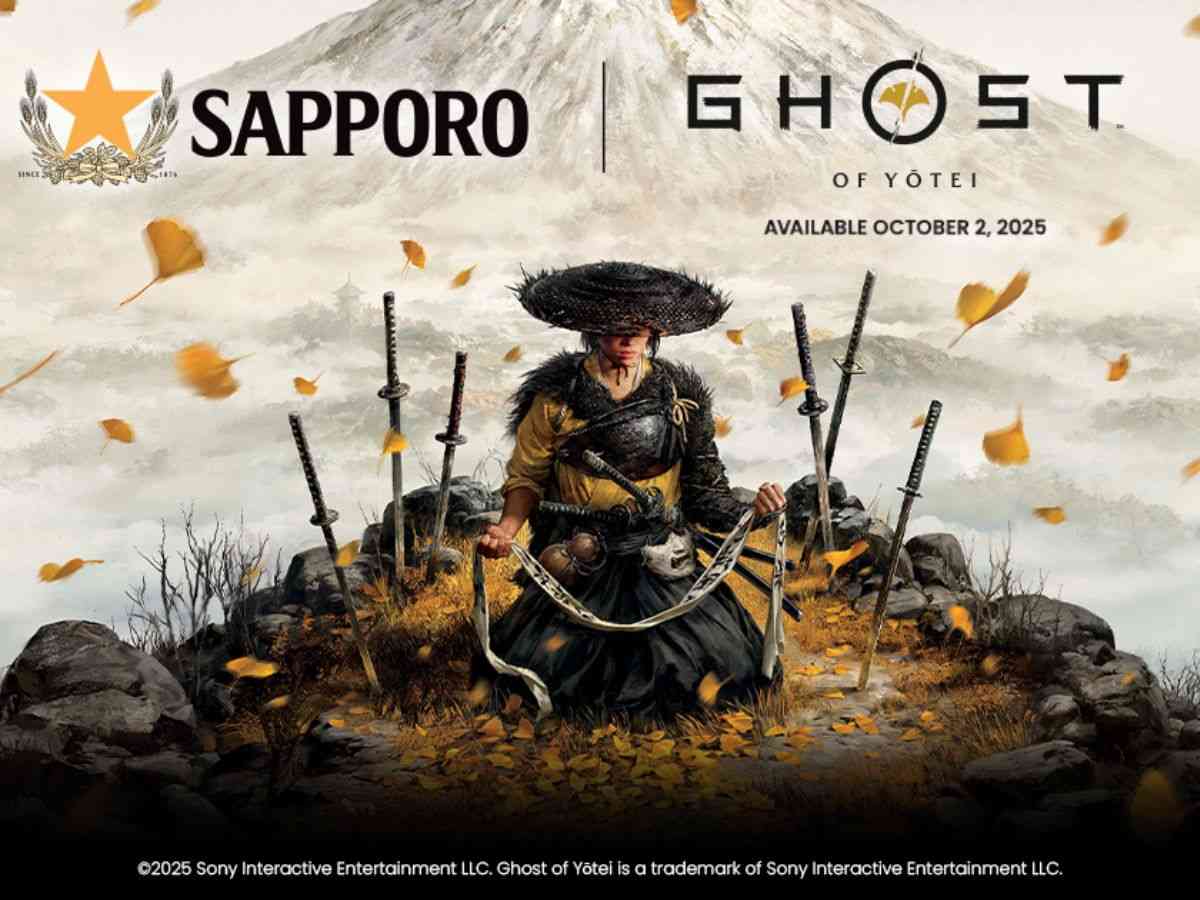 ninja con catena in mano seduto davanti a monte fuji, logo ghost of yotei, logo sapporo