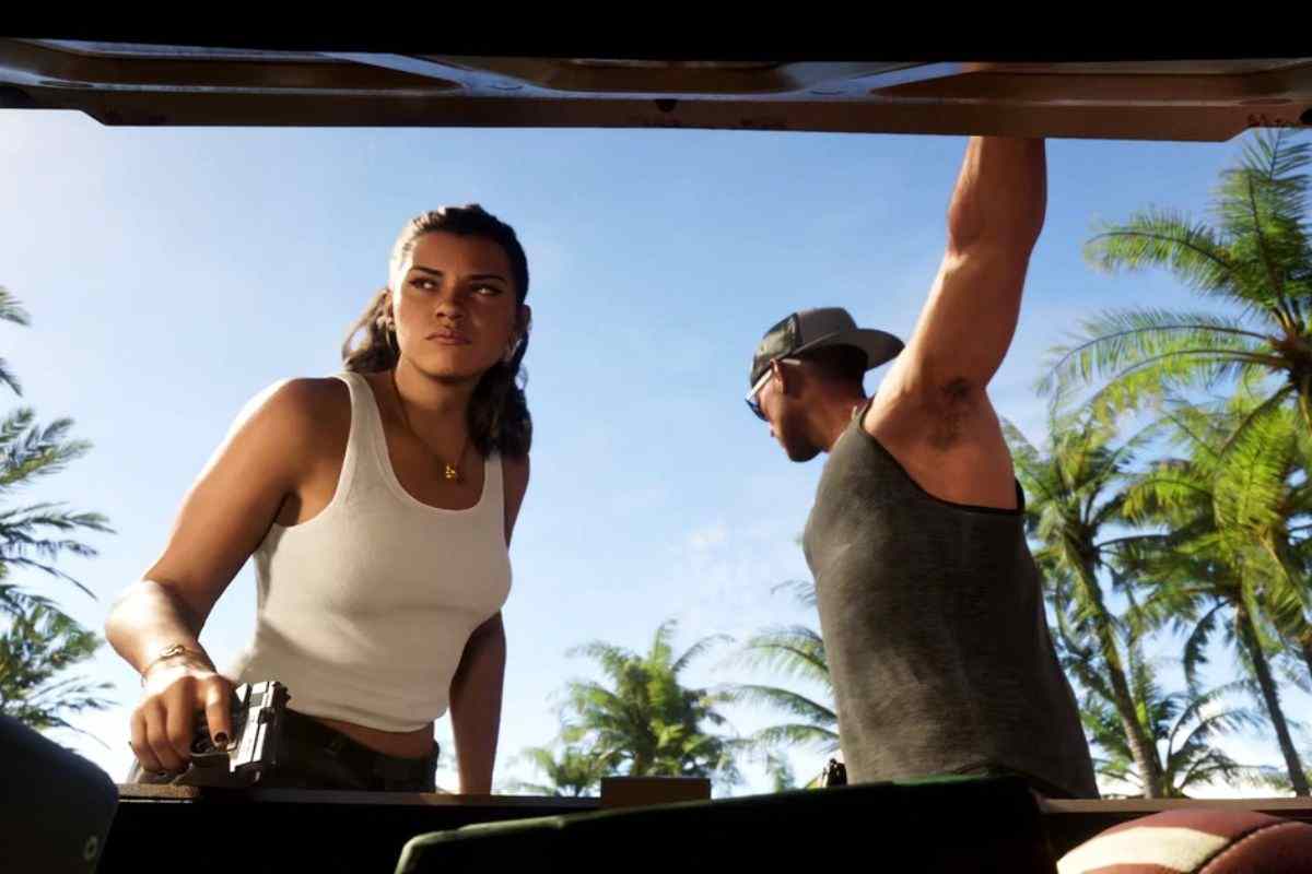 donna ispanica, uomo ispanico tiene cofano aperto