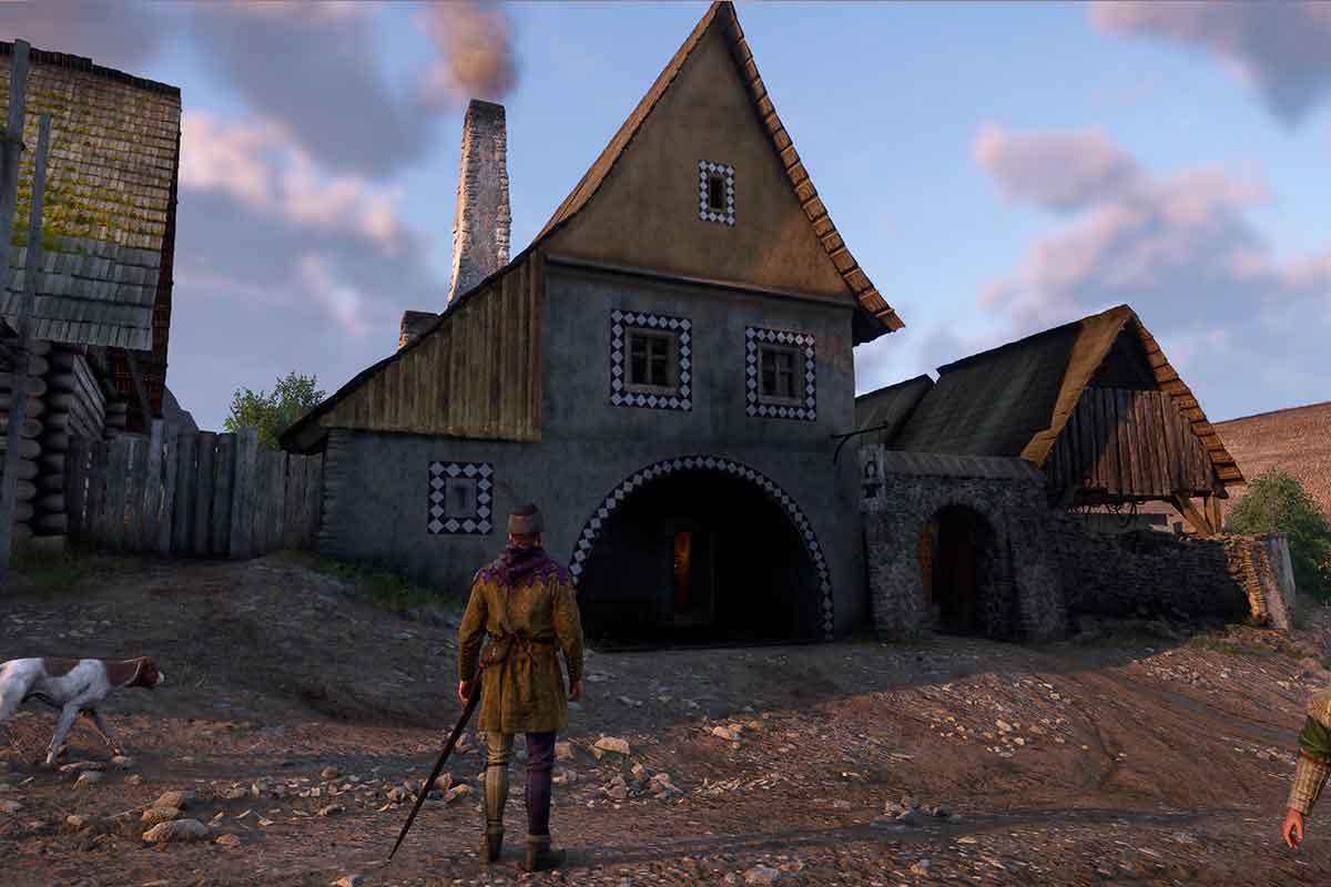 L'edificiod ella forgia con un soffitto in pietra gialla, una muratura con grafiche a mattoni, e degli edifici laterali si affacciano nel giardino