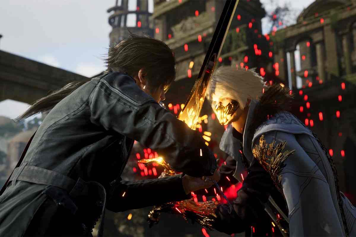 personaggio con capelli neri e spada cerca di colpire personaggio con capelli grigi, mascherina e spada