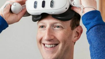Zuckerberg che prova i visori AR di Meta