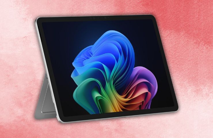 microsoft surface pro su sfondo rosa