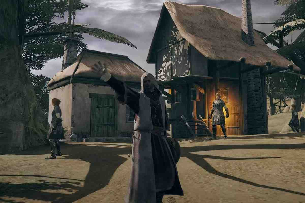 monaco con tunica bianca che saluta, alle spalle soldato cona ura gialla e case