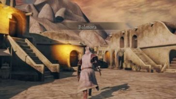 monaco con tunica bianca che corre verso città dai colori sabbiosi arabeggiante con scritta Balmora