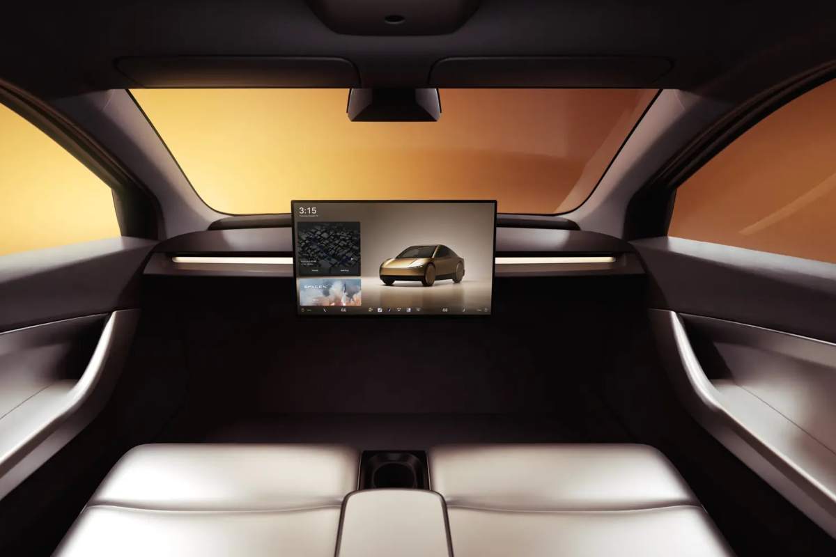 L'interno di un taxi a guida autonoma progettato da Tesla