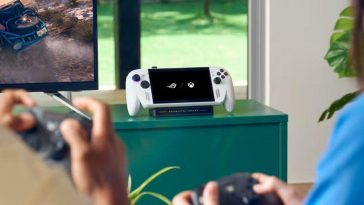 due giocatori che stanno giocando alla ROG XBOX ALLY X