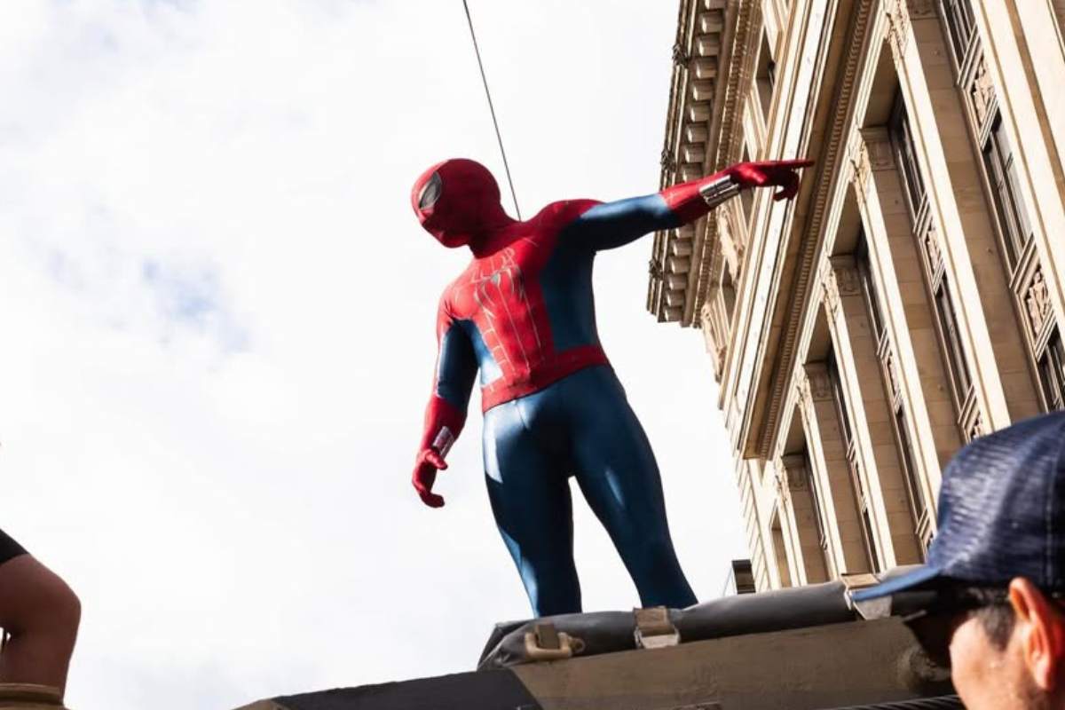 Tom Holland in una scena del nuovo Spider-Man