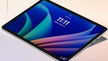 tablet microsoft surface pro su sfondo rosa chiaro