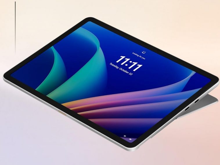 tablet microsoft surface pro su sfondo rosa chiaro