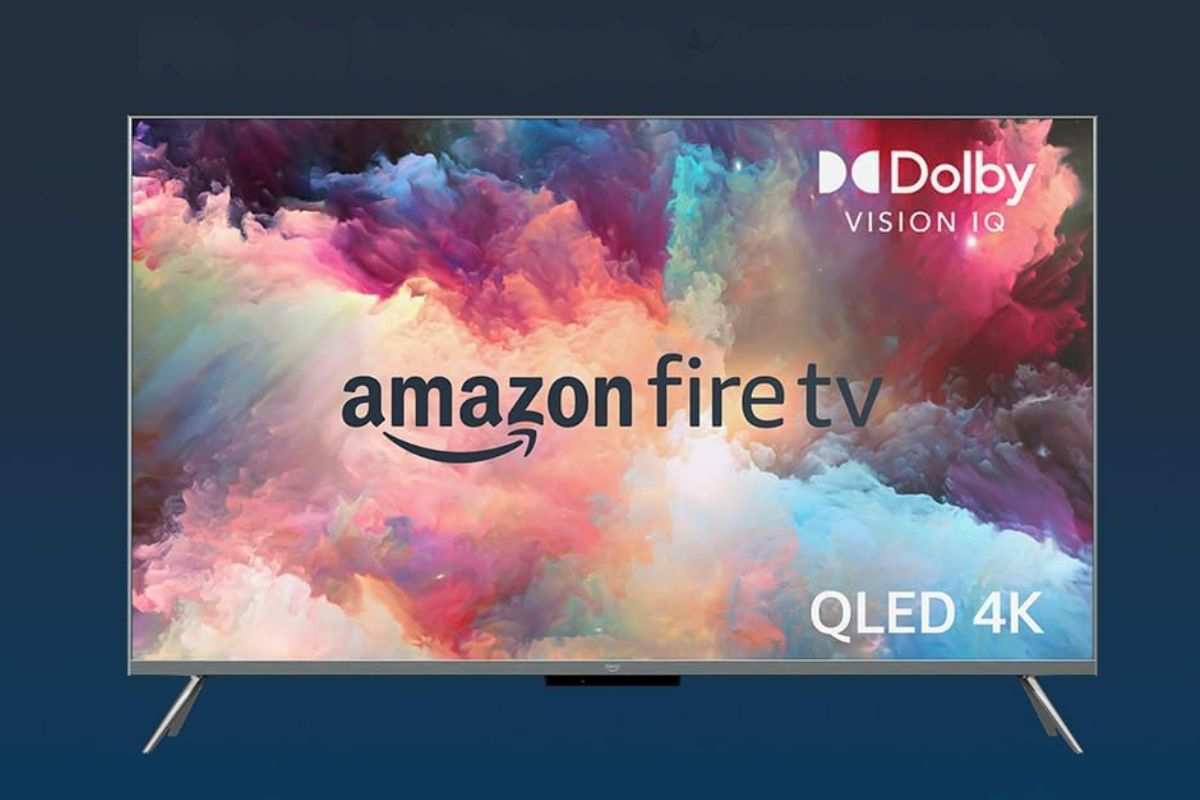 Amazon Fire TV Serie Omni QLED con scritta amazon fire tv