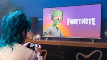 persona che sta giocando a fortnite utilizzando amazon luna