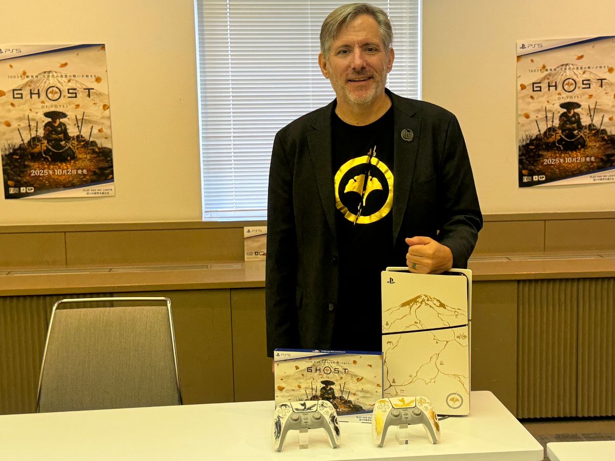 Brian Fleming, fondatore e producer di Sucker Punch, al Tokyo Game Show per il lancio di Ghost of Yōtei.