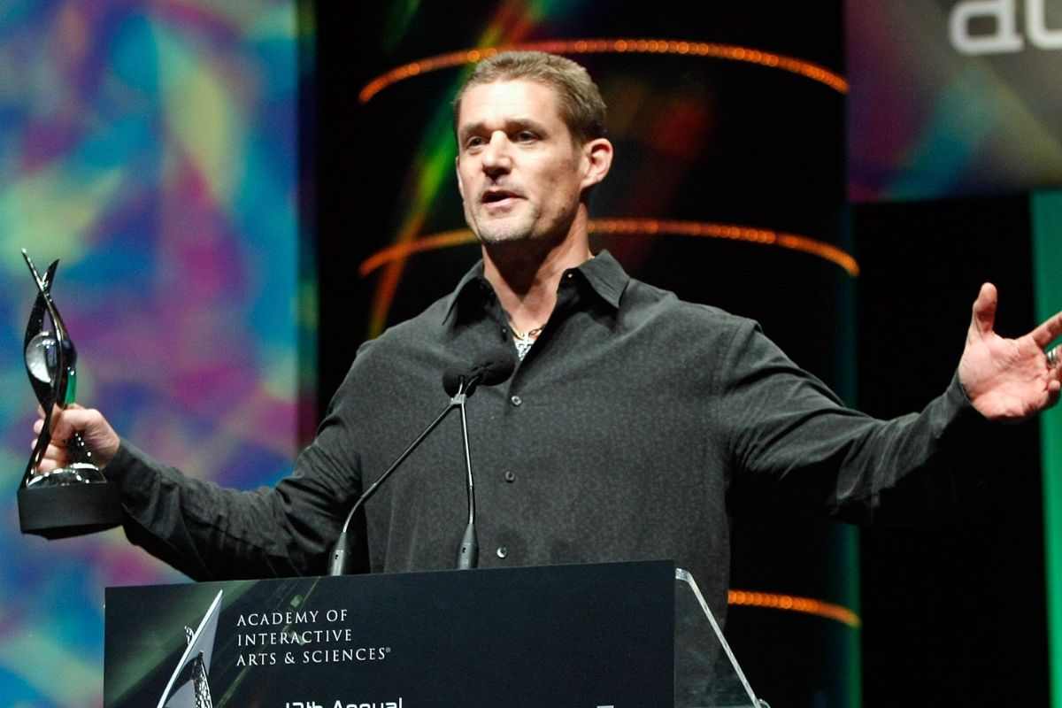 Glen Schofield con premio in mano