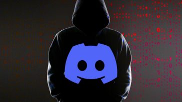 persona incappucciata nel buio con numeri rossi sullo sfondo e logo Discord