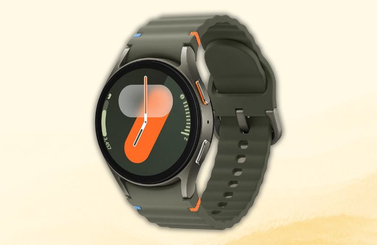 samsung galaxy watch 7 su sfondo giallino