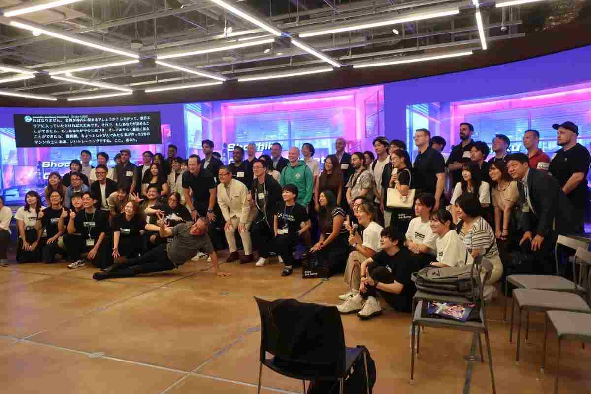 gruppo di persone numeroso riunite al tokyo games show