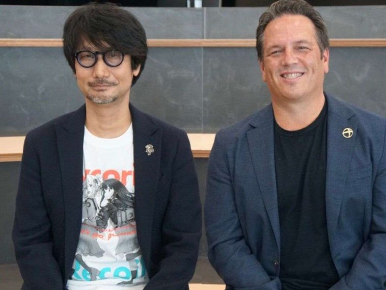 A sinistra hideo kojima, a destra phil spencer