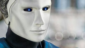 Il volto bianco di un androide