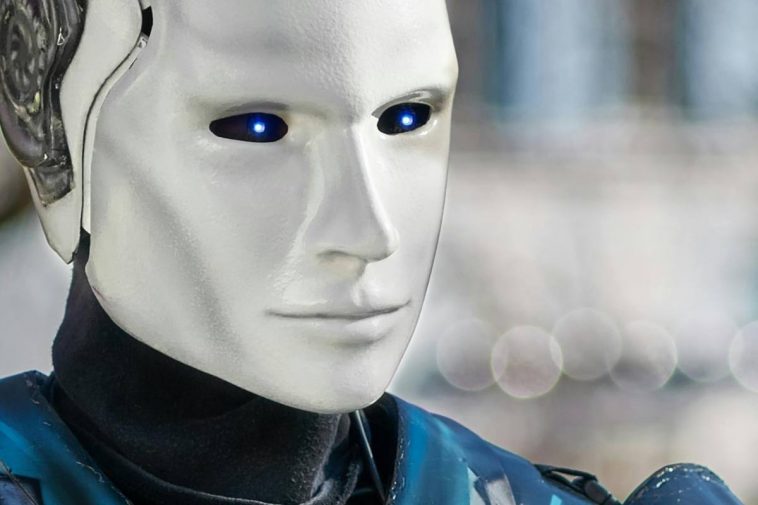 Il volto bianco di un androide