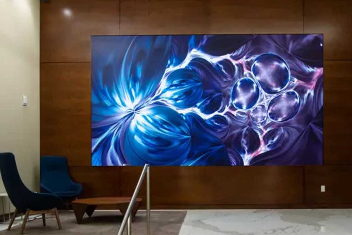 Una tv a parete della Planar