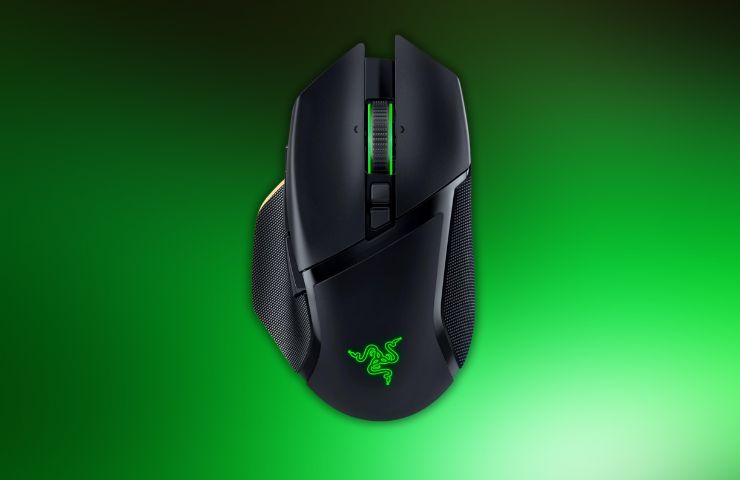 razer mouse Basilisk su sfondo verde