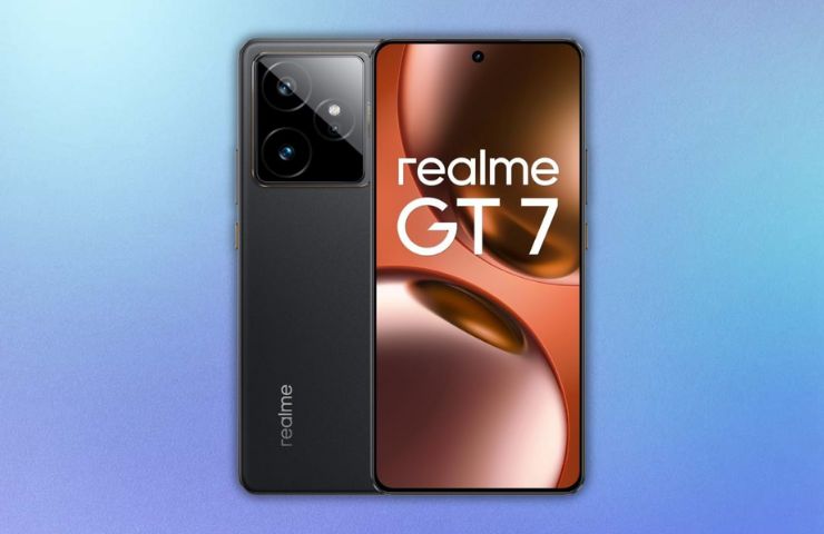 realme gt7 su sfondo blu