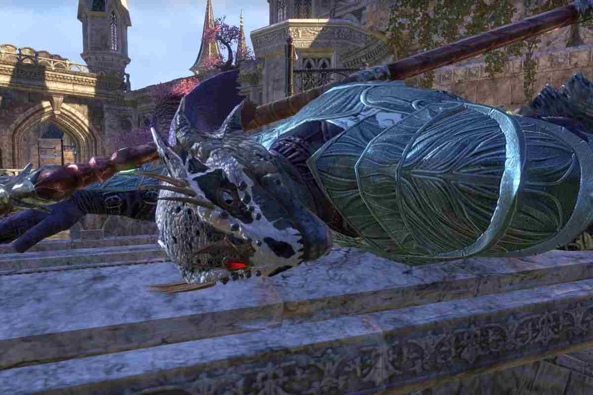 personaggio serpentino coricato su un ponte in pietraa