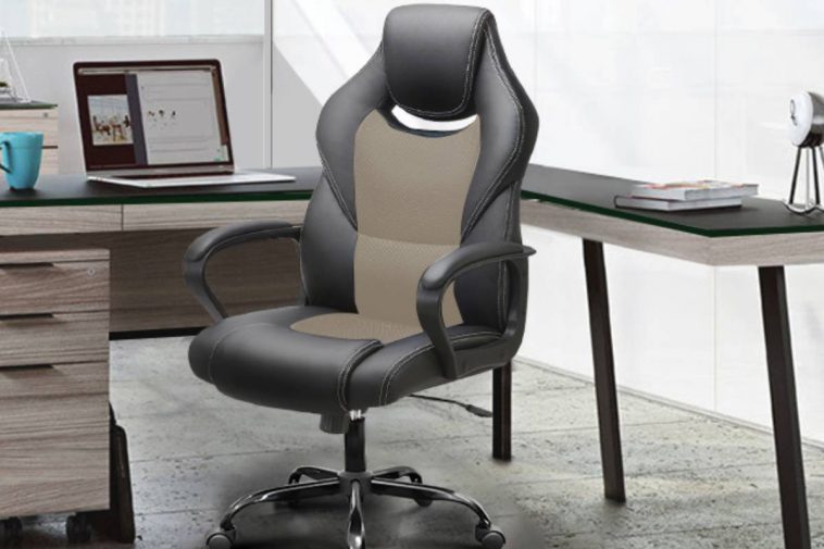 Una sedia da ufficio in pelle