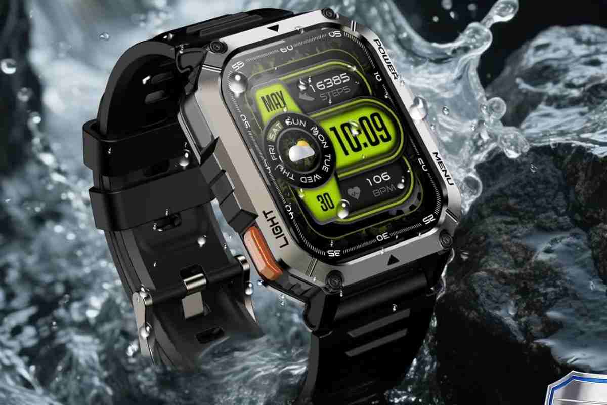 smartwatch immerso nell'acqua