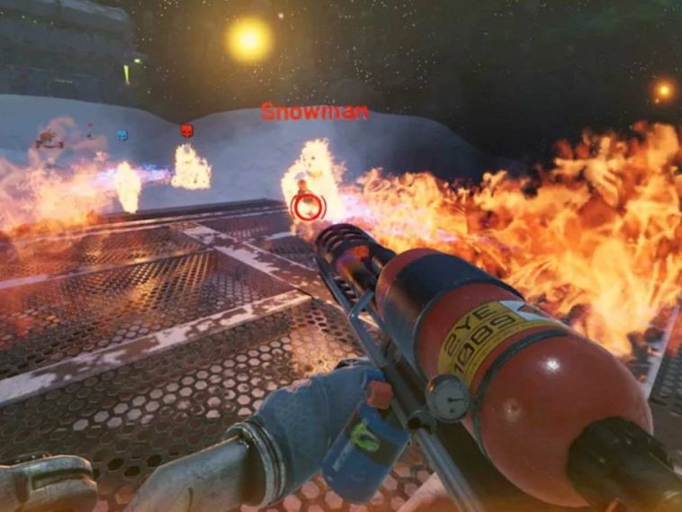 visione in prima persona, uomo spara con lancia fiamme