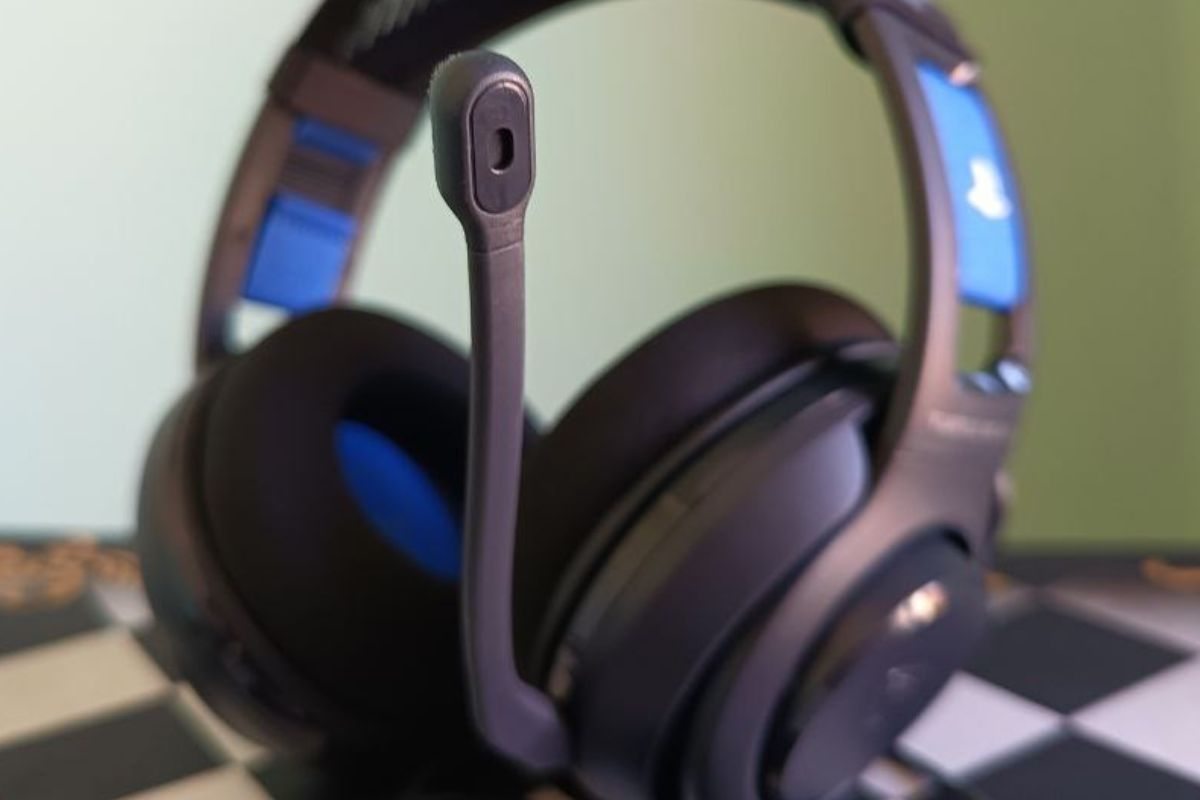 dettaglio cuffie micrfono