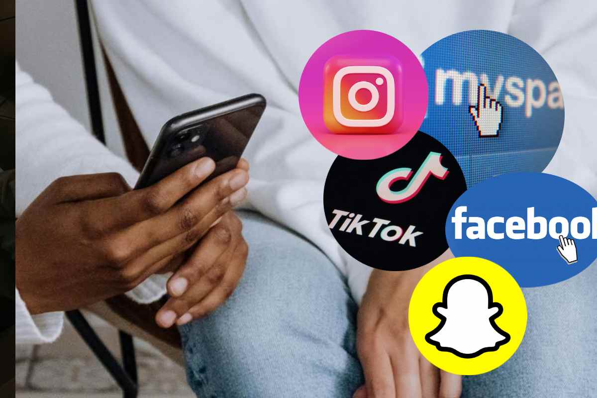 Una mano che regge un telefono e, in evidenza, i loghi di vari social: MySpace, Instagram, TikTok, Facebook...