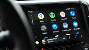 Android Auto in un abitacolo di un'auto