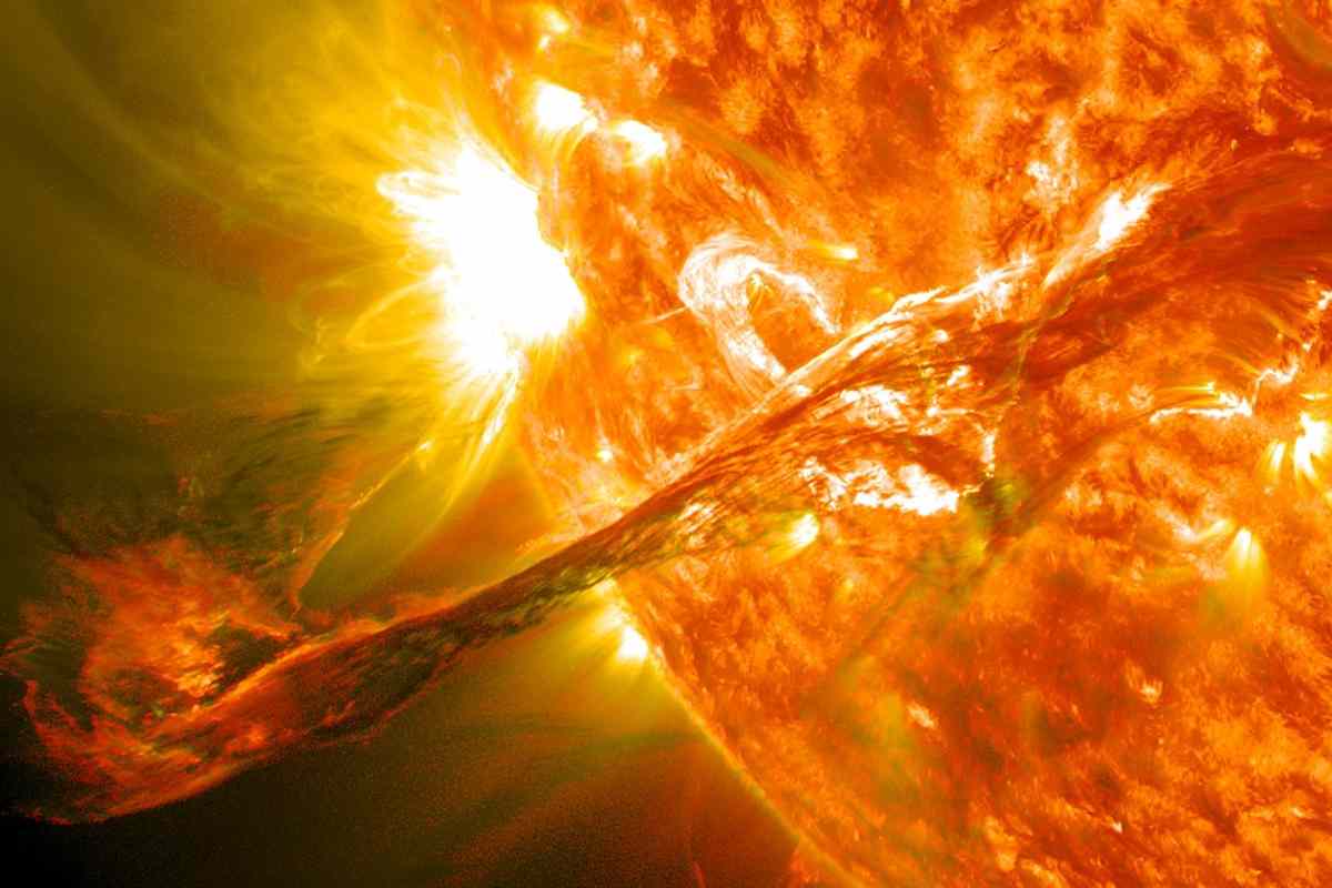 Un'eruzione solare: illustrazione