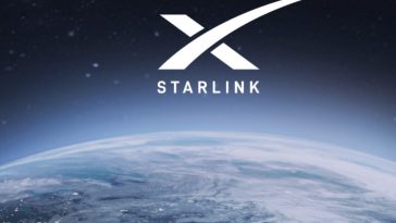Il logo di Starlink in orbita sopra la Terra