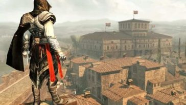 assassino con cappuccio sopra tetto con tegole