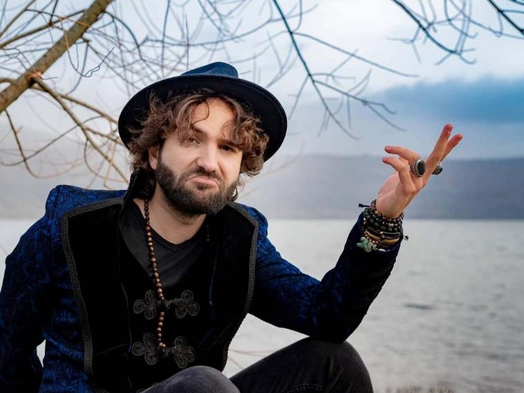 Barbascura X in un'espressione perplessa