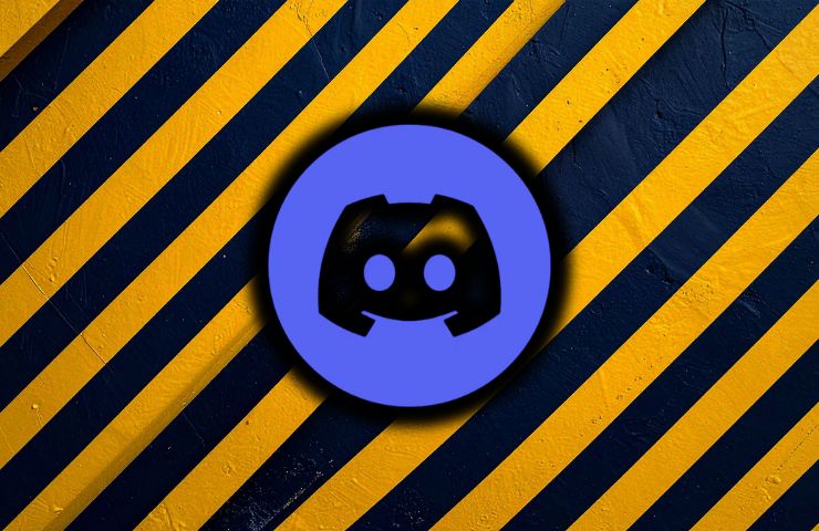 logo discord su sfondo giallo e nero che indica pericolo