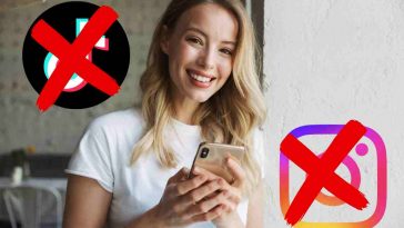 donna con telefono e app barrate