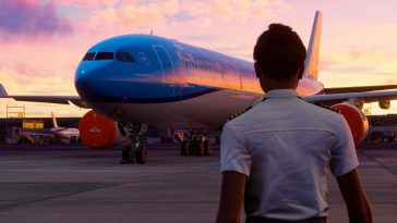 screenshot di microsoft flight simulator 2024 con pilota di spalle e aereo in pista