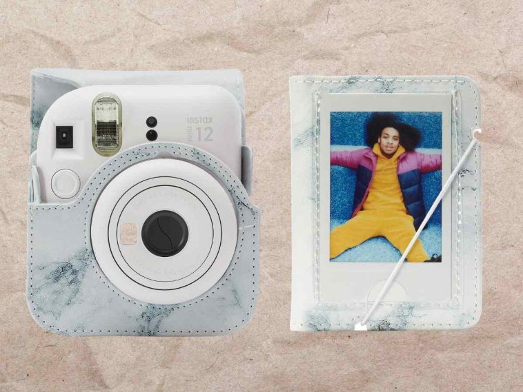 Fujifilm instax mini 12 Bundle Pack, Macchina Fotografica Istantanea, foto bambino che salta